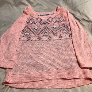 Long sleeve sweater.